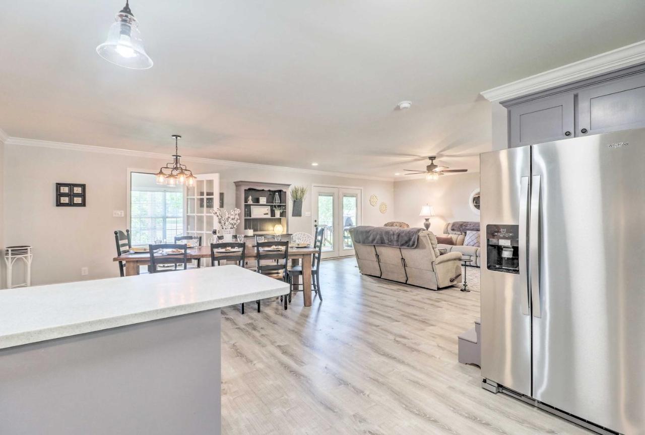 Waterfront Lake Sinclair Home With Boat Dock! ميلدغفيل المظهر الخارجي الصورة